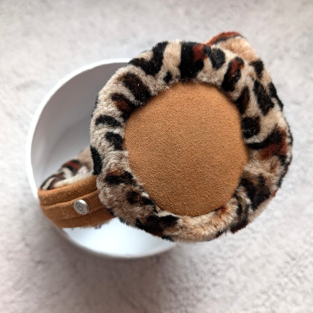 NWT UGG Shearling & Suede Earmuffs in Leopard - Picture 6 of 14